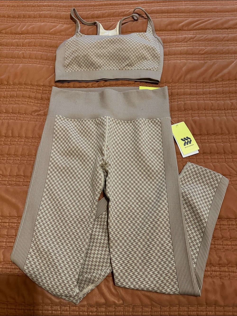 All in Motion Target Workout Set 2-Piece in Checkered Taupe Sz L 7/8 High Rise